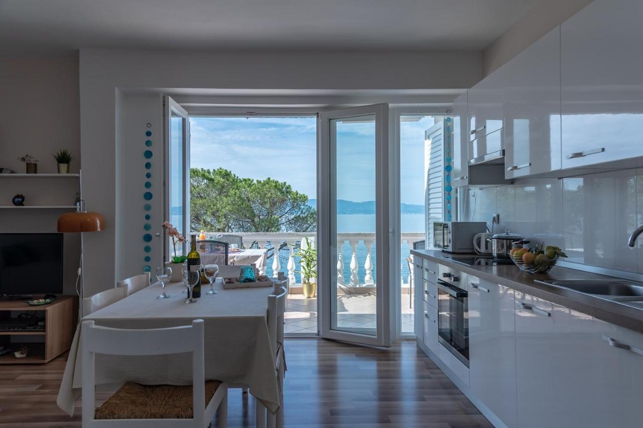 Apartment Bor - On The Beach Malinska Exteriör bild