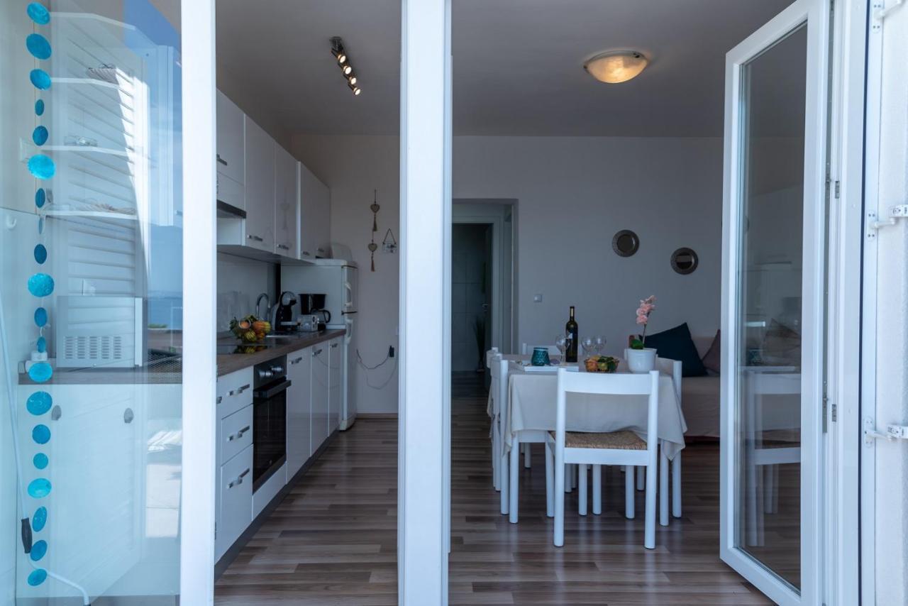 Apartment Bor - On The Beach Malinska Exteriör bild