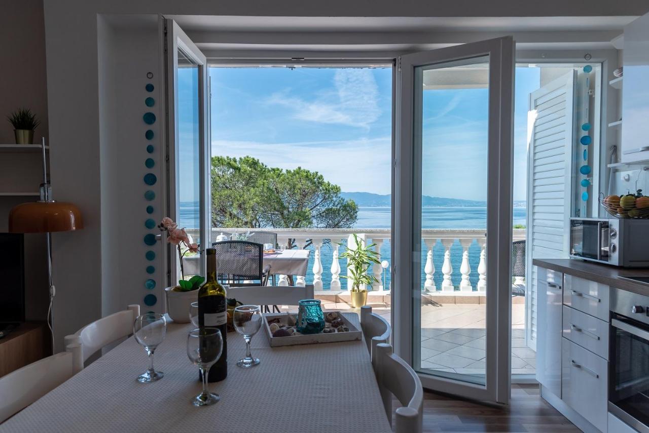 Apartment Bor - On The Beach Malinska Exteriör bild