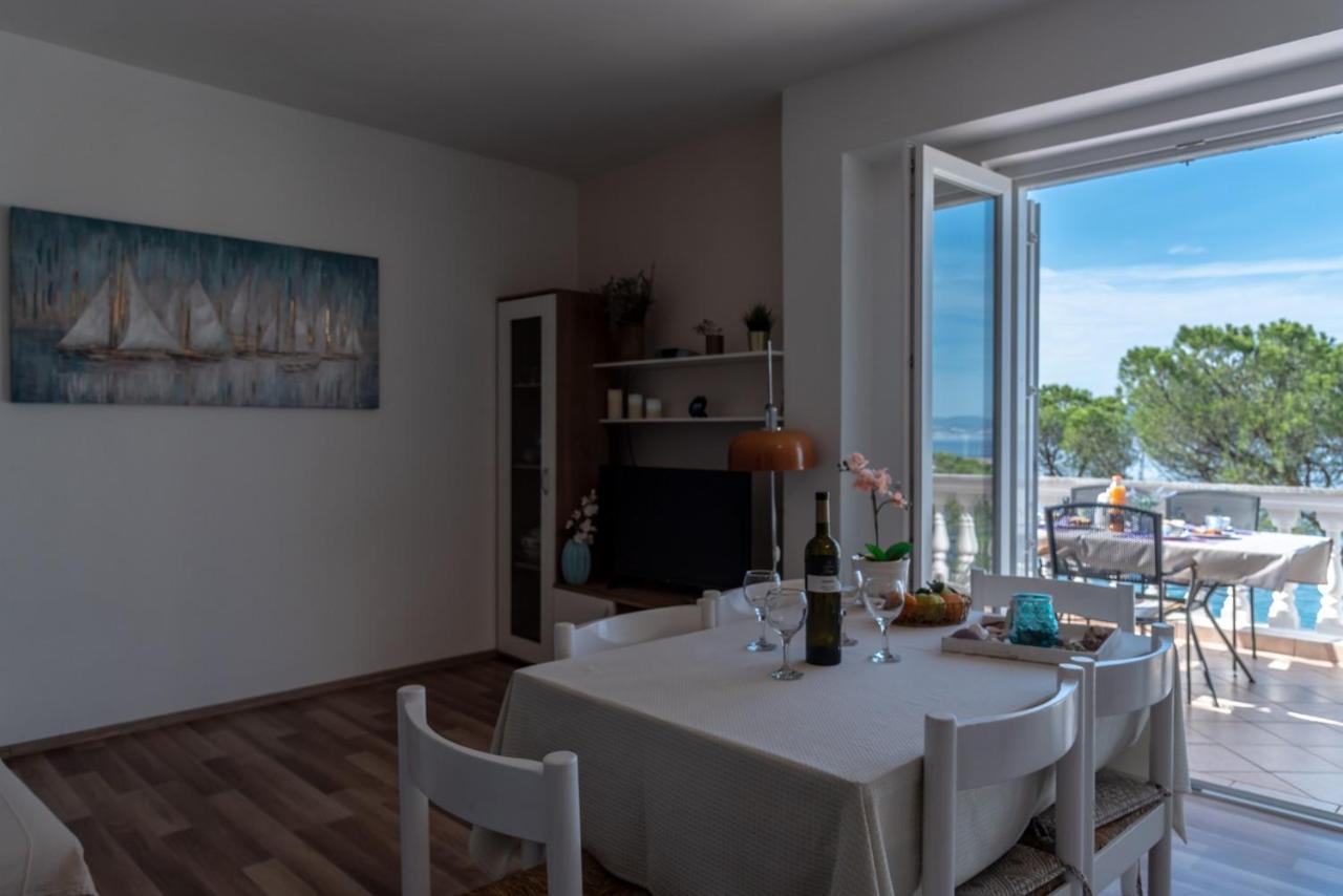 Apartment Bor - On The Beach Malinska Exteriör bild